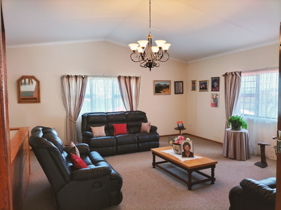 6 Bedroom Property for Sale in Grootbrakhoogte Western Cape
